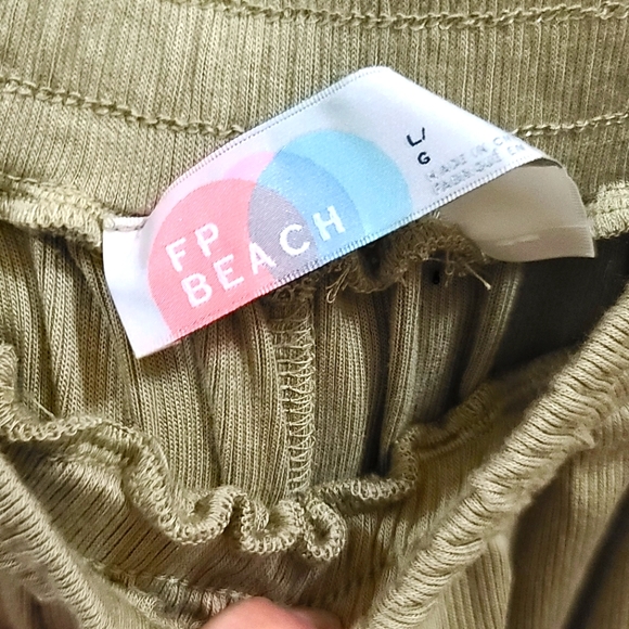 Free People 2 piece crop top and wide legged pants - Picture 2 of 5